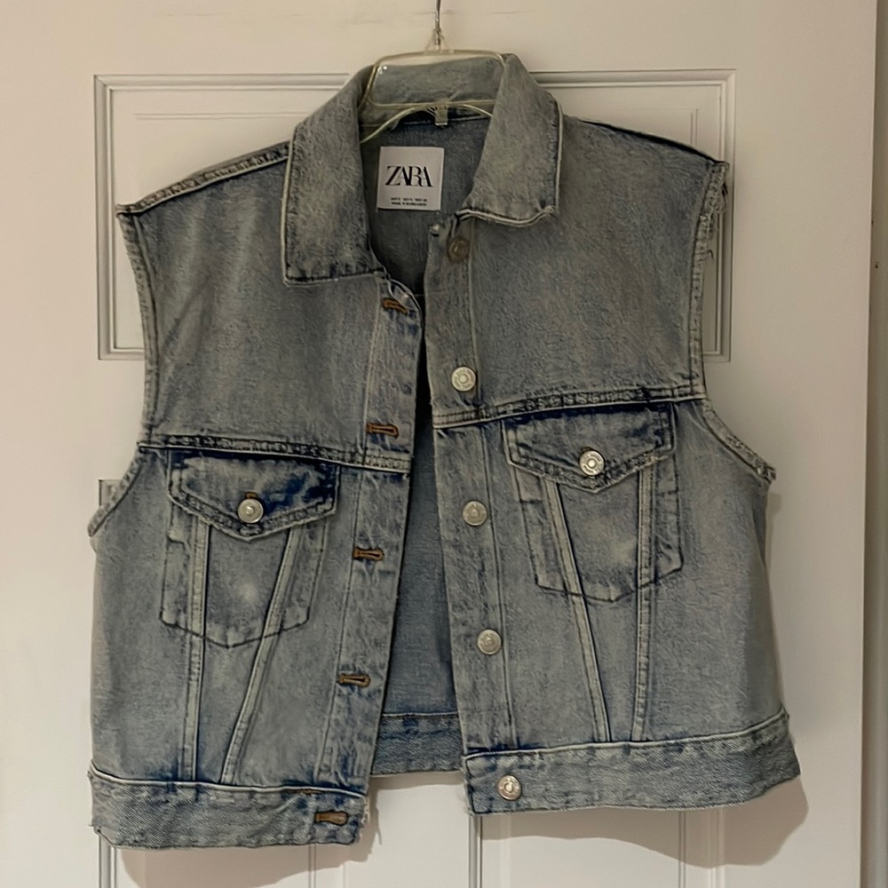 Zara jean vest in size small